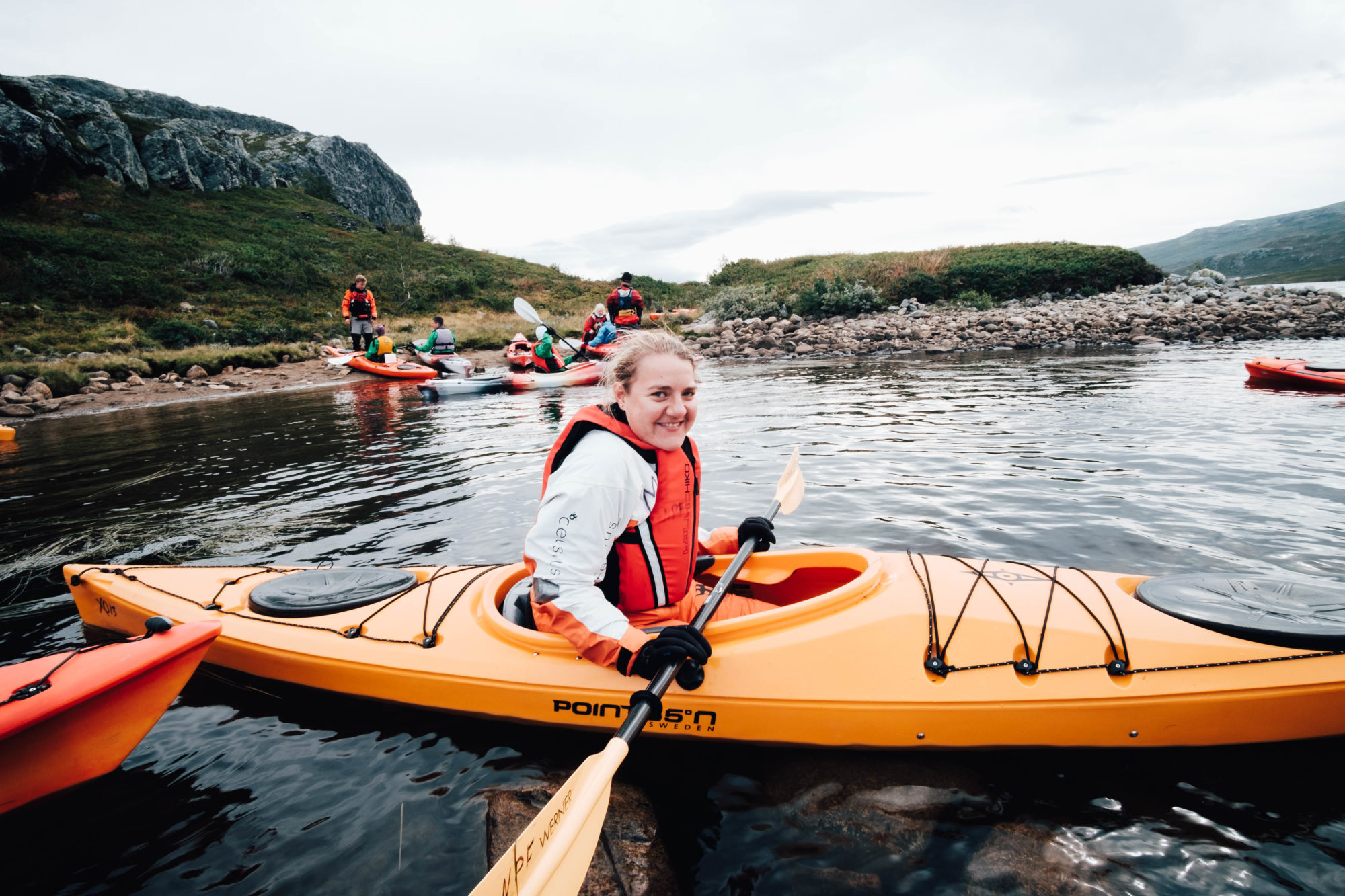 Deltager som padler på Riddercamp