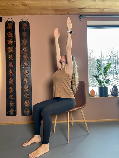 chairyoga illustrasjon 3