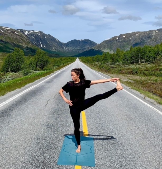 Rebecca loos yoga illustrasjonsbilde