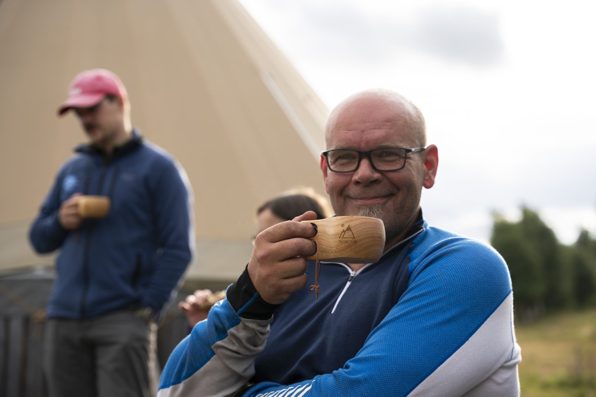 Kjell Vidar med kaffekoppen