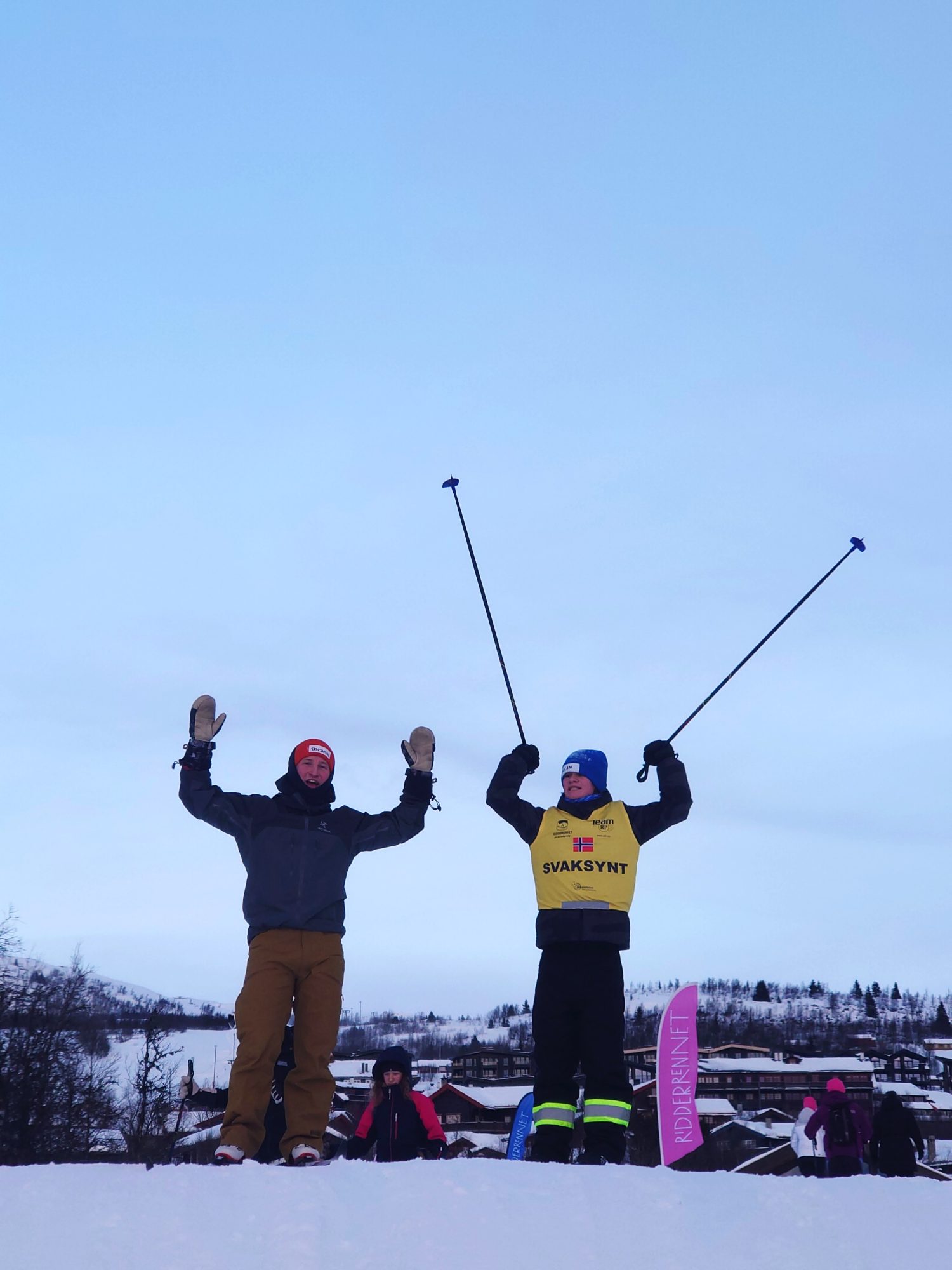 Deltager og instruktør på toppen av humpeløypa